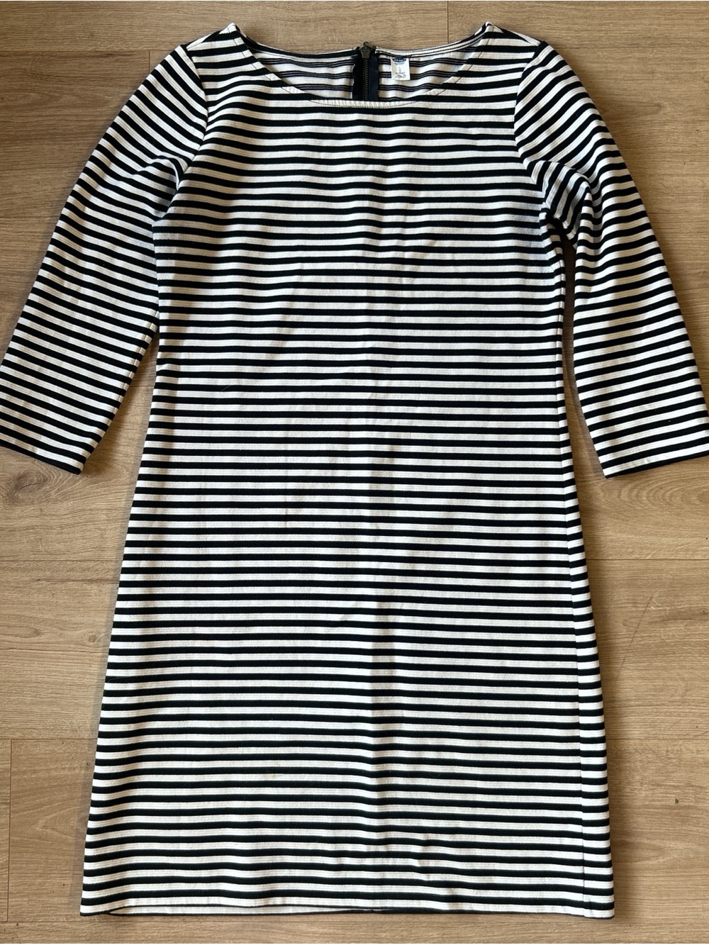 Old Navy Black and White Striped‎ 3/4 Sleeve Shift Dress